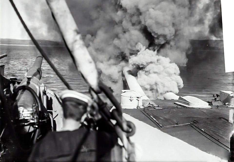 slaget om dardanellerna canopus 1915 forsta varldskriget Slaget om Dardanellerna under första världskriget. Artilleriduell.